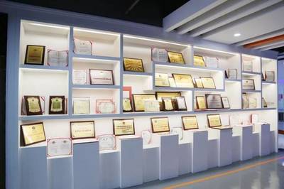 藍奧股份喜迎南陽市副市長黃鈁蒞臨參觀指導，共話網(wǎng)絡文化經(jīng)營發(fā)展